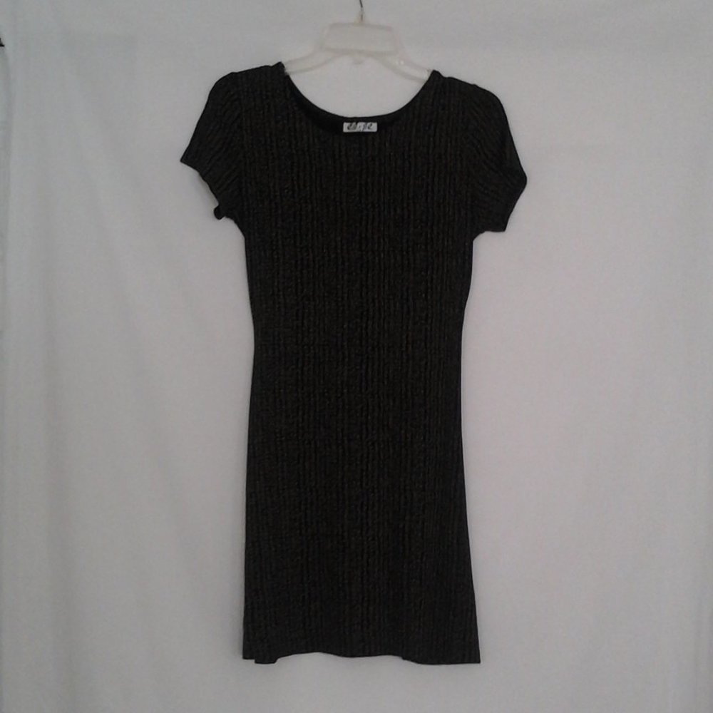 Women's slinky dress with short sleeves
